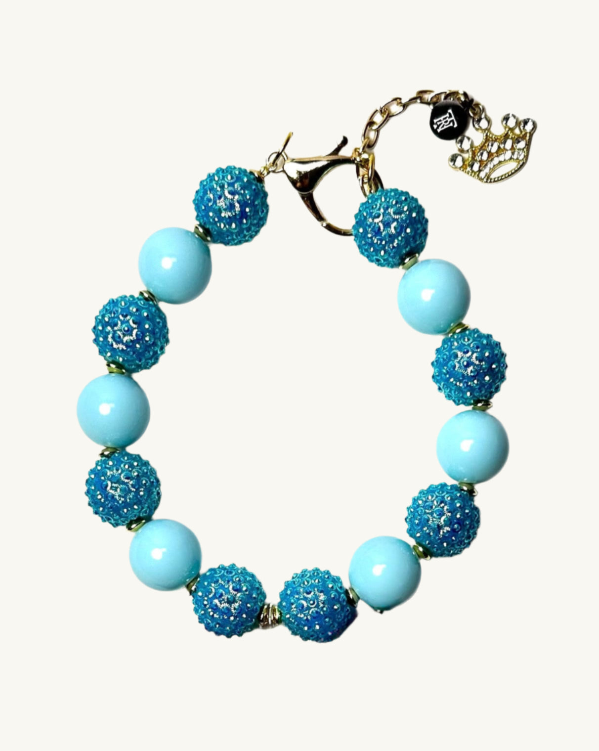Luxury handmade pet necklaces by The Haus Royale—featuring elegant, pet-safe designs with pearls, beads, and premium materials. Perfect for stylish dogs and special occasions.